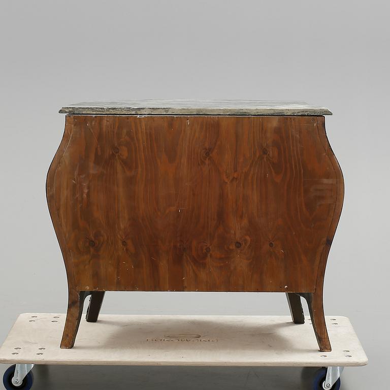 BYRÅ. Rokokostil. 1900-tal.