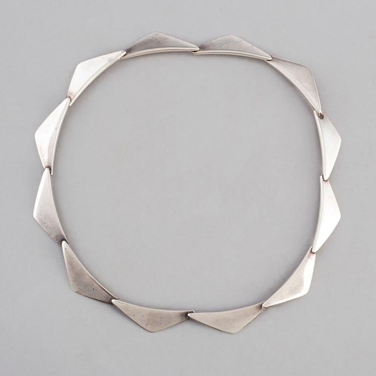 A Hans Hansen sterling silver necklace. Denmark, 1960s.