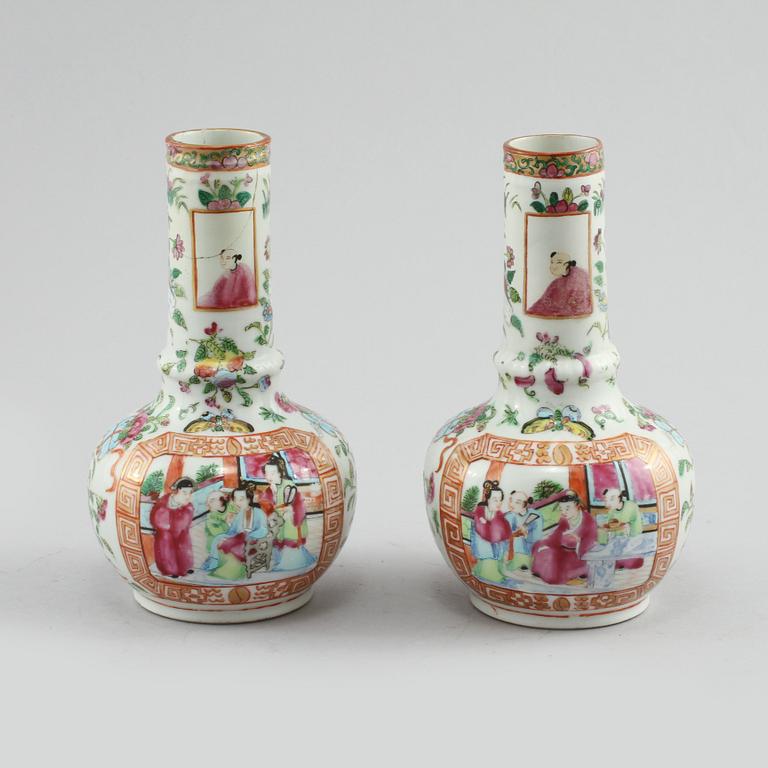 VASER, ett par, porslin, Kina, 1800-tal.
