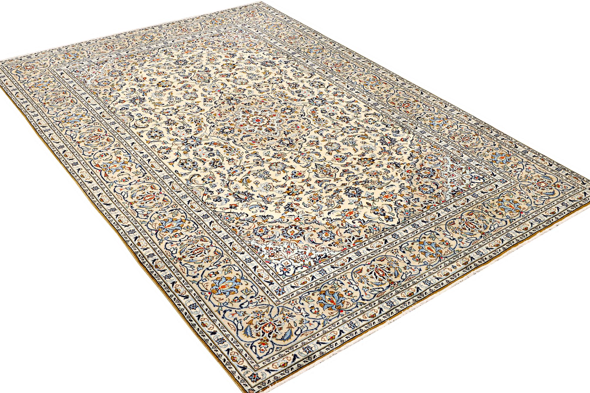 A Kashan carpet, a. 297 x 200 cm.