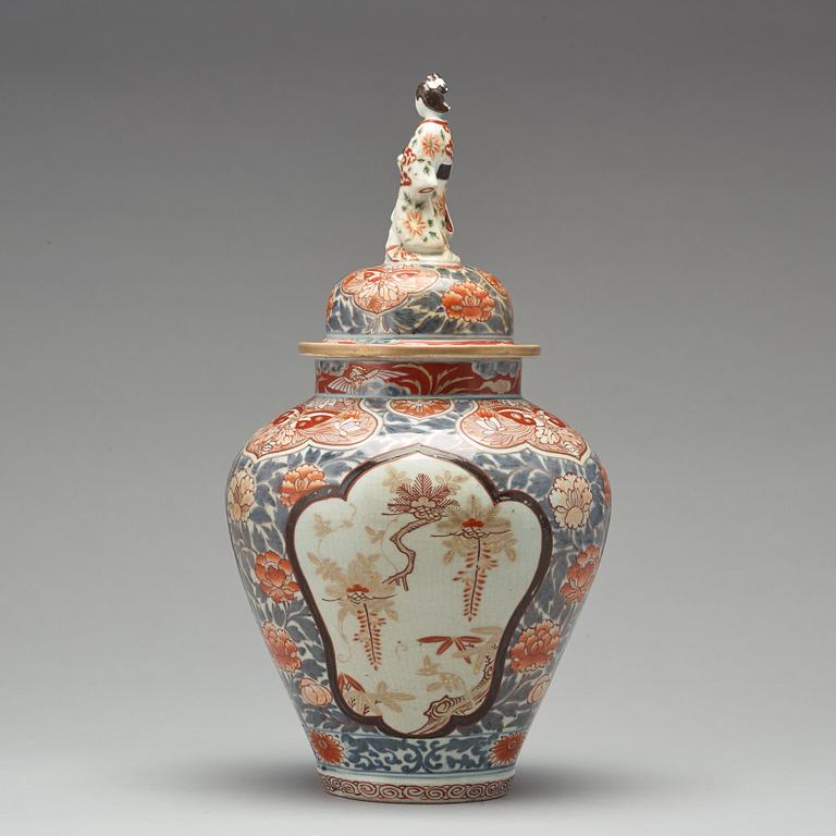 A Japanese Genroku imari vase, circa 1700.