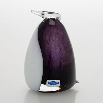 Oiva Toikka, a 'Penguin' glass bird, signed O. Toikka Nuutajärvi.