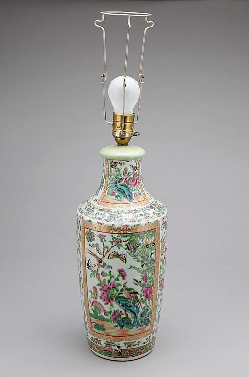 VAS/BORDSLAMPA, porslin. Qing dynastin, Kanton, 1800-tal.