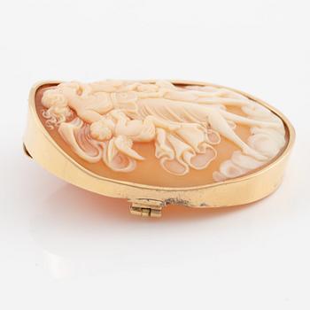 Pendant and brooch/pendant, 18K gold with shell cameos.