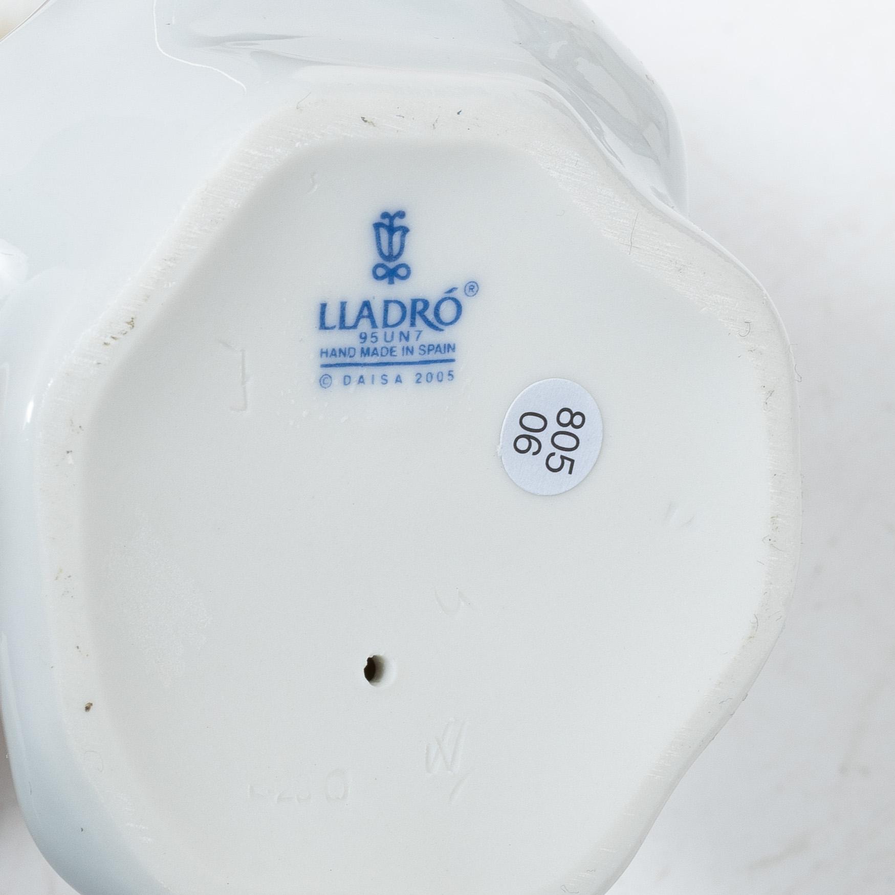 Lladró, figurines, 3 pcs, "Winter whimsy collection": "I'll keep you warm", "Look out below!", "Talk to me!", Spain.