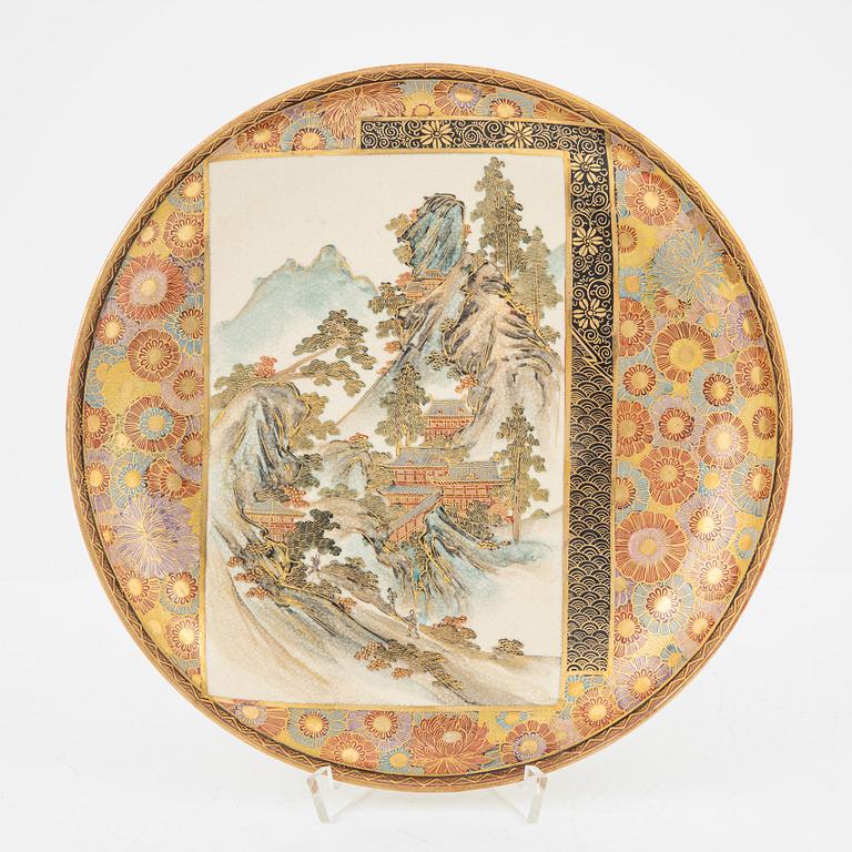 A Japanese satsuma dish, Taisho period.