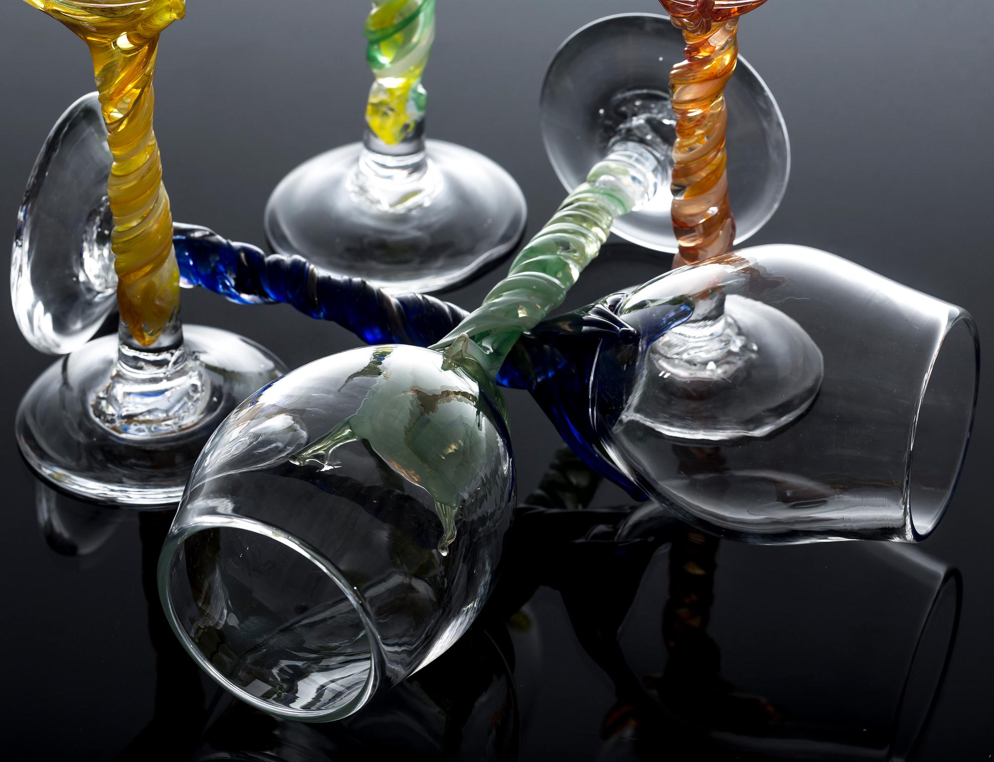 VINGLAS, 5 st. Rikke Bruzelius, Glasseriet, Danmark.