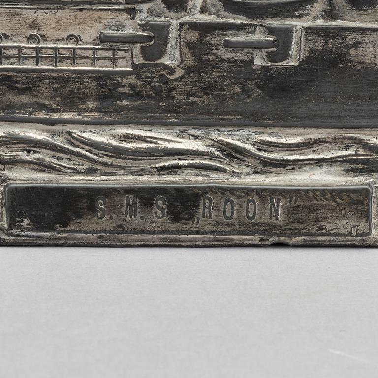 SPARBÖSSA, METALL. "S.M.S. Roon" 1900-talets första del.