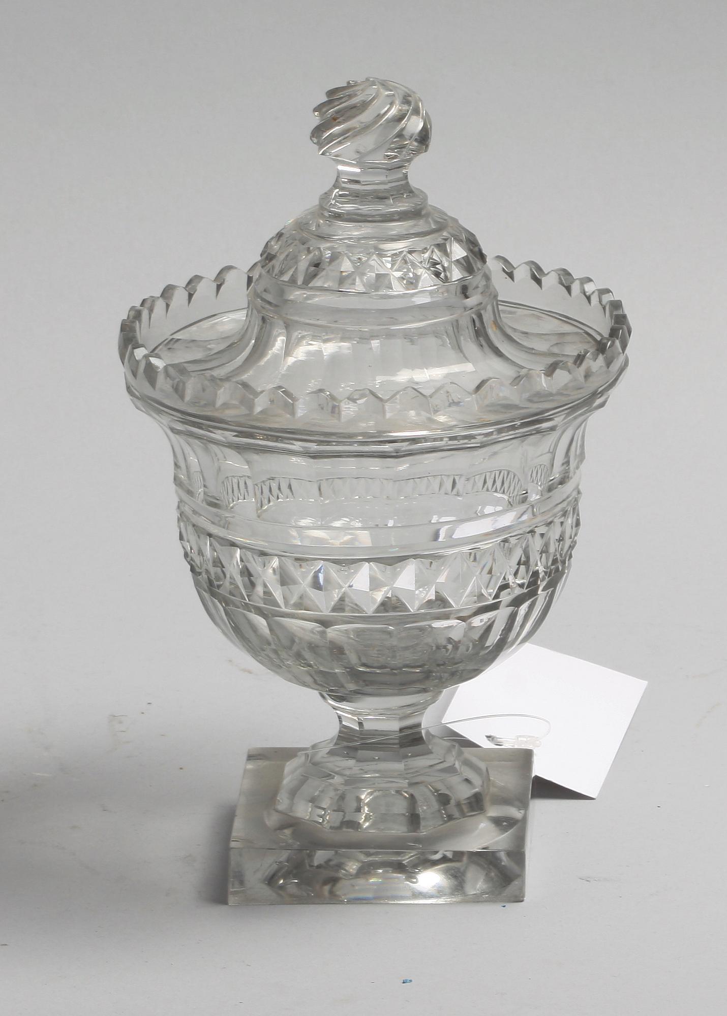 POKAL MED LOCK, glas. England/Irland, 1800-tal.