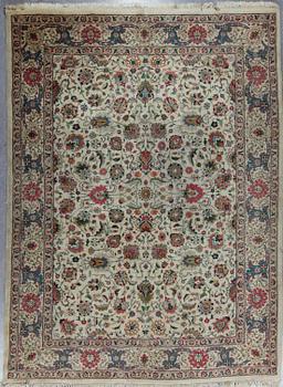 MATTA, semiantik/old Täbris. Ca 329 x 240 cm.