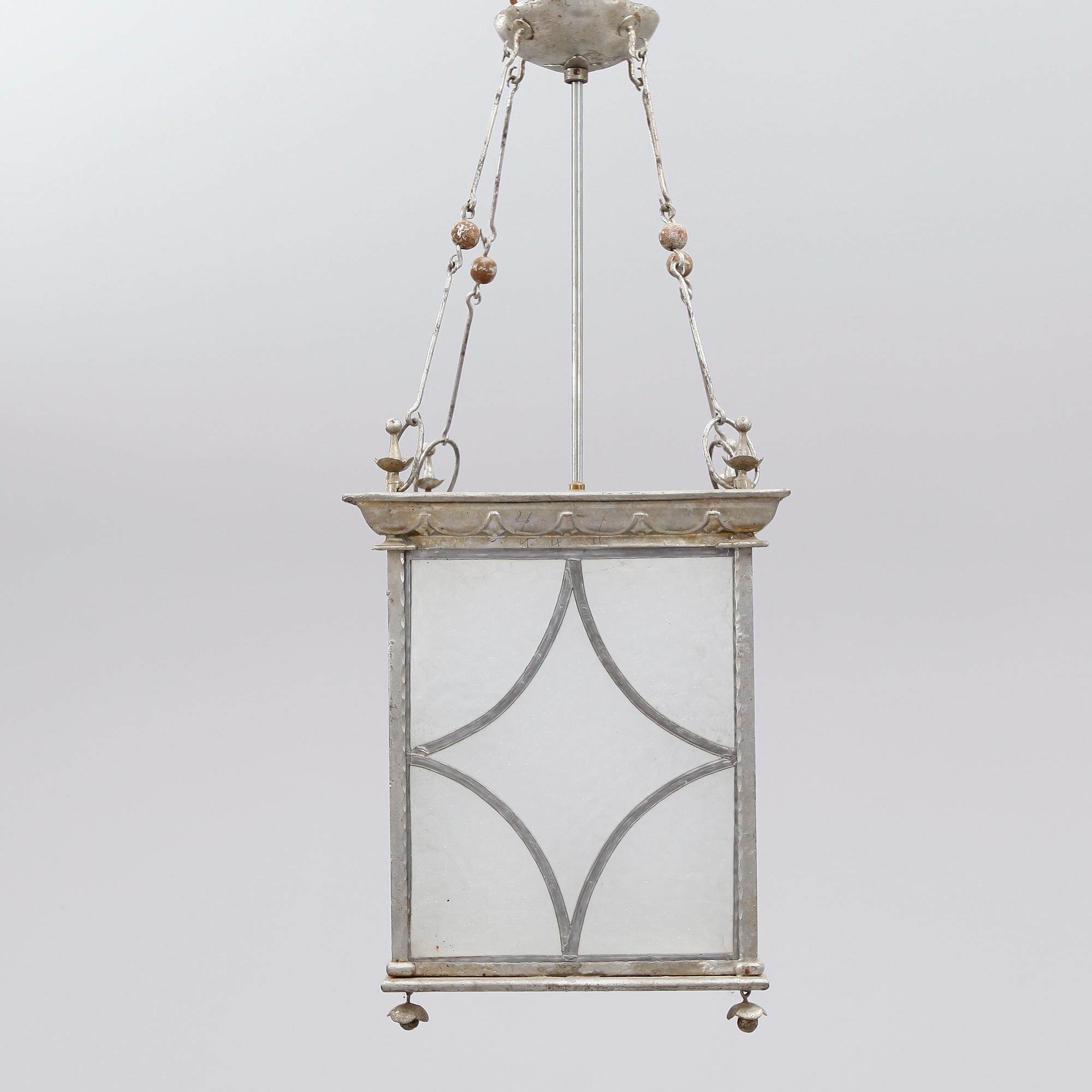 HALLYKTA, 1900-talets första hälft. Höjd ca 46 cm.