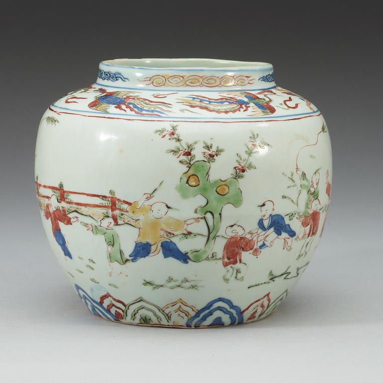 KRUKA, porslin. Ming dynastin, med Wanli sex karaktärers märke och period (1573-1620).