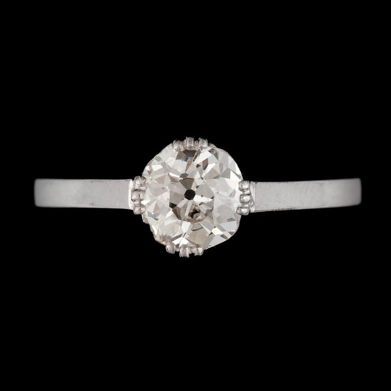 RING med gammalslipad diamant ca 0.90 ct. Kvalitet ca K-M/SI. Stämplad GHS, Stockholm 1947.