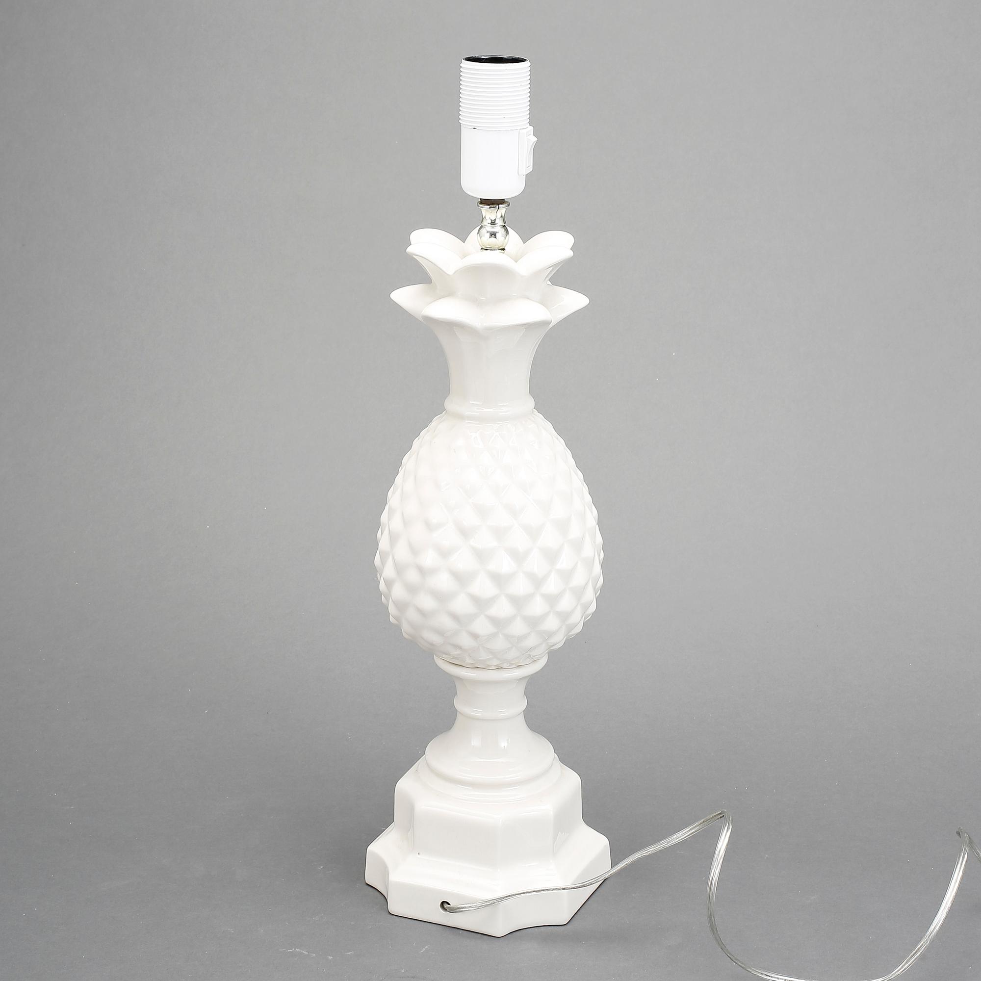 BORDSLAMPA, porslin, Italien, 1900-talets andra hälft.