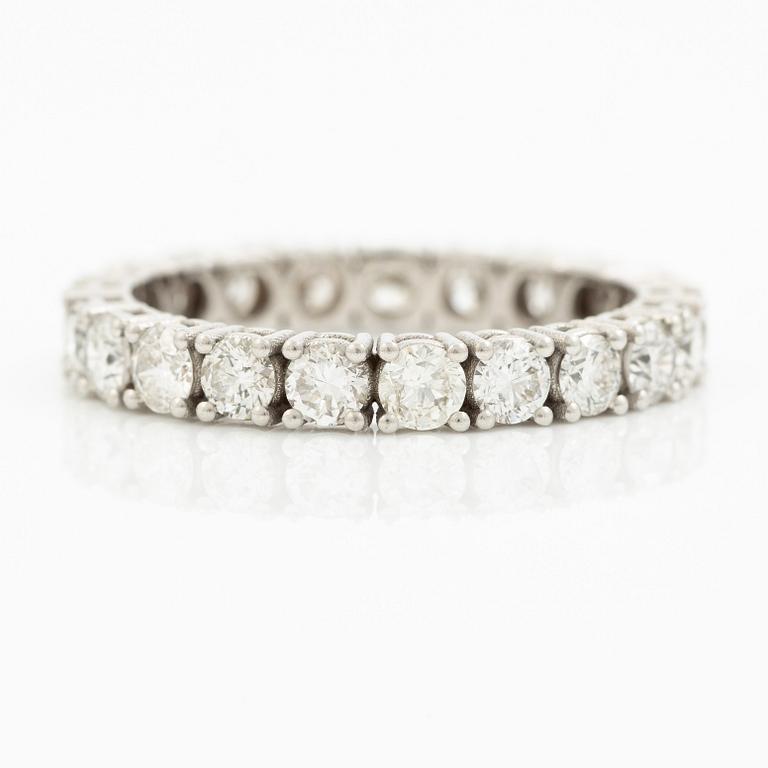 Full eternity ring in 18K white gold set with brilliant-cut diamonds.