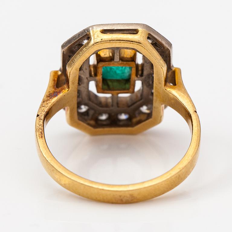 A 17-18K gold ring with an emerald and diamonds ca. 0.56 ct in total. Russia.