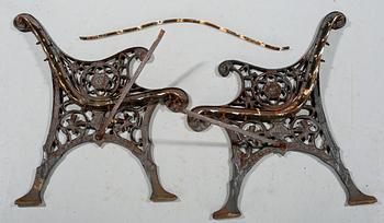 GAVLAR TILL TRÄDGÅRDSSOFFA, ett par, 1900-tal.