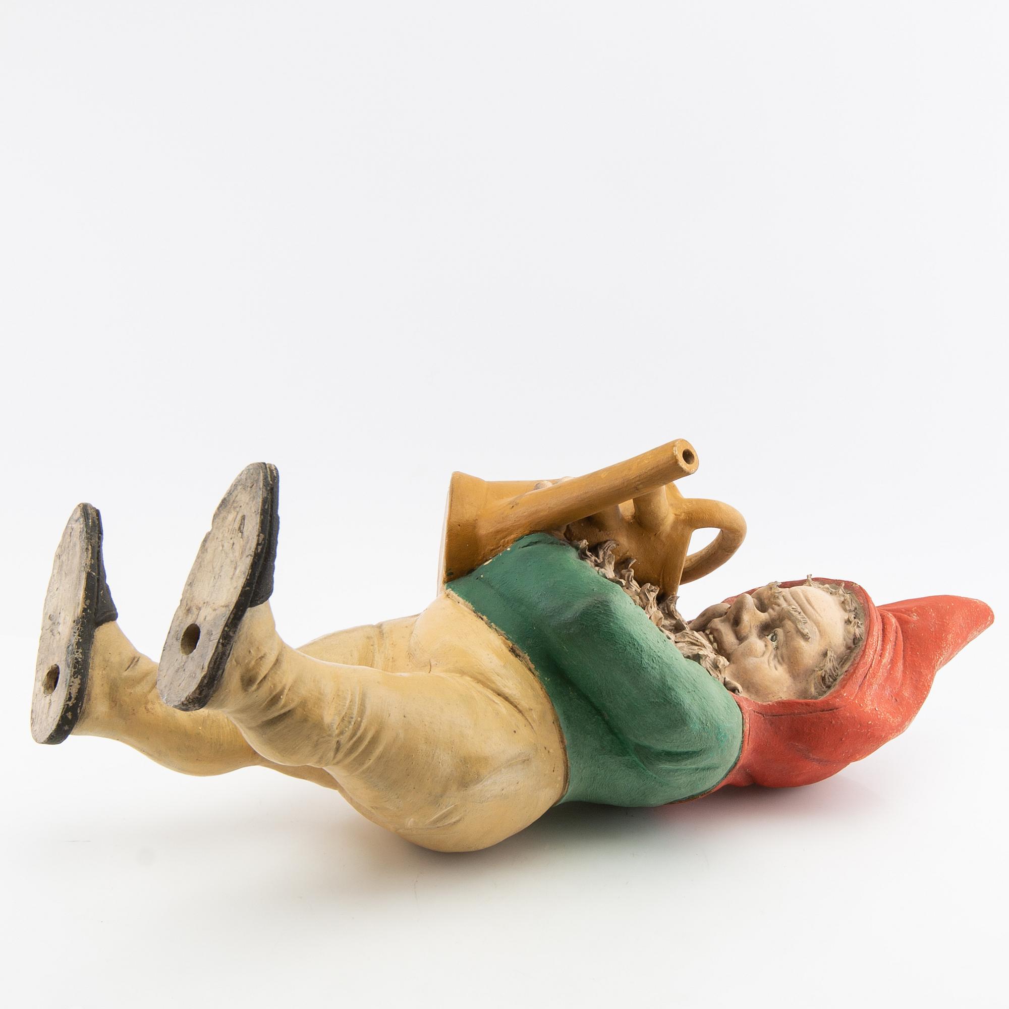 Tomte, troligen Tyskland 1900-talets första hälft/mitt bemålad terrakotta.