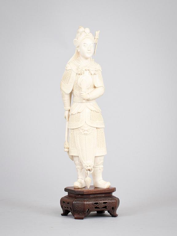 A carved ivory figure of a soldier in arms, late Qing dynasty, circa 1900.