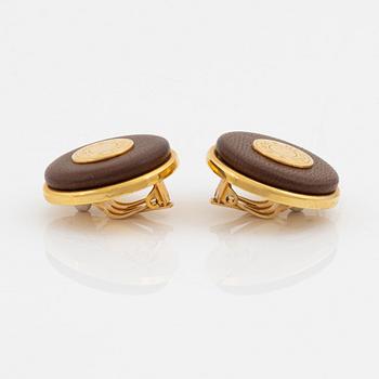 Hermès, a pair of gold tone metal and leather clip-on earrings.