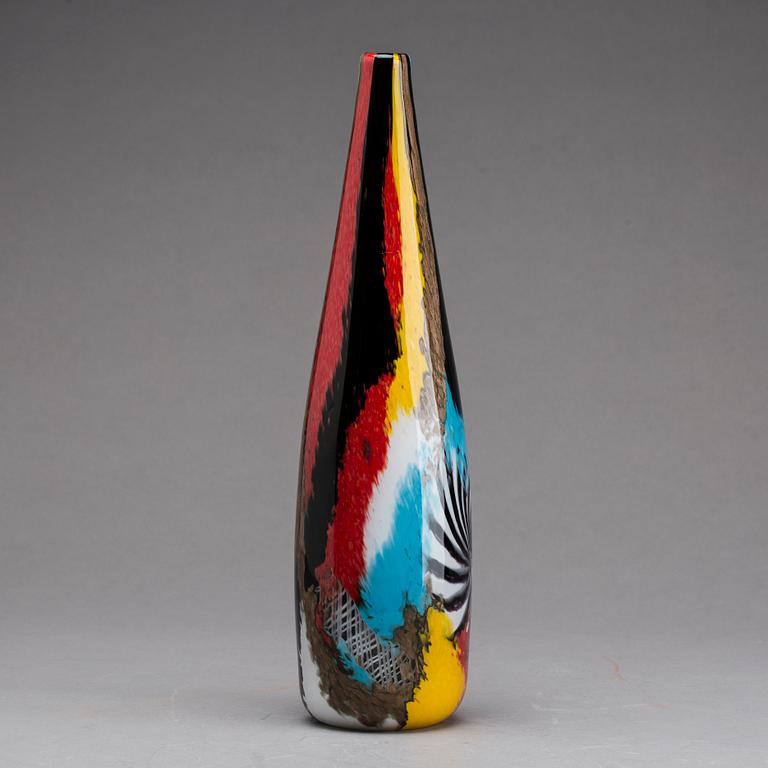 AN AURELIANO TOSO MURANO GLASS VASE, labelled.