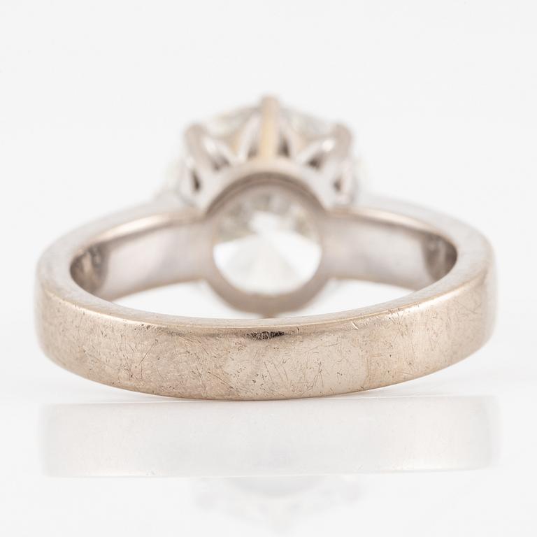 A ring in 18K white gold set with a round brilliant-cut diamond 3.62 ct H vs2.