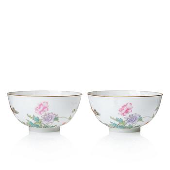 762. A pair of Chinese egg shell porcelain bowls, marked to base Jingzhen Taoyansuo 1961.