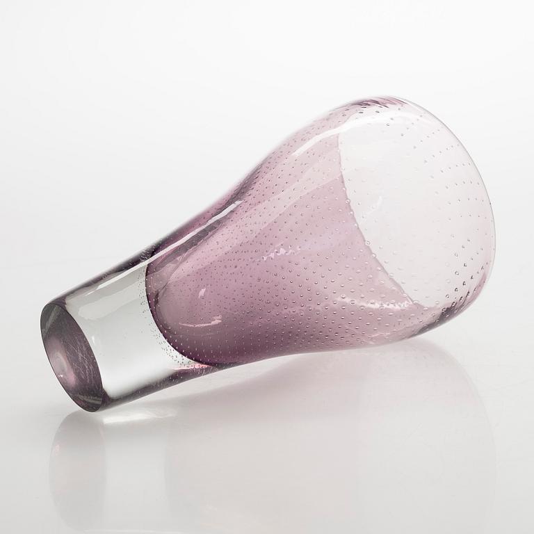 Gunnel Nyman, vas, modell "GN 12", signerad G. Nyman Nuutajärvi Notsjö -53.