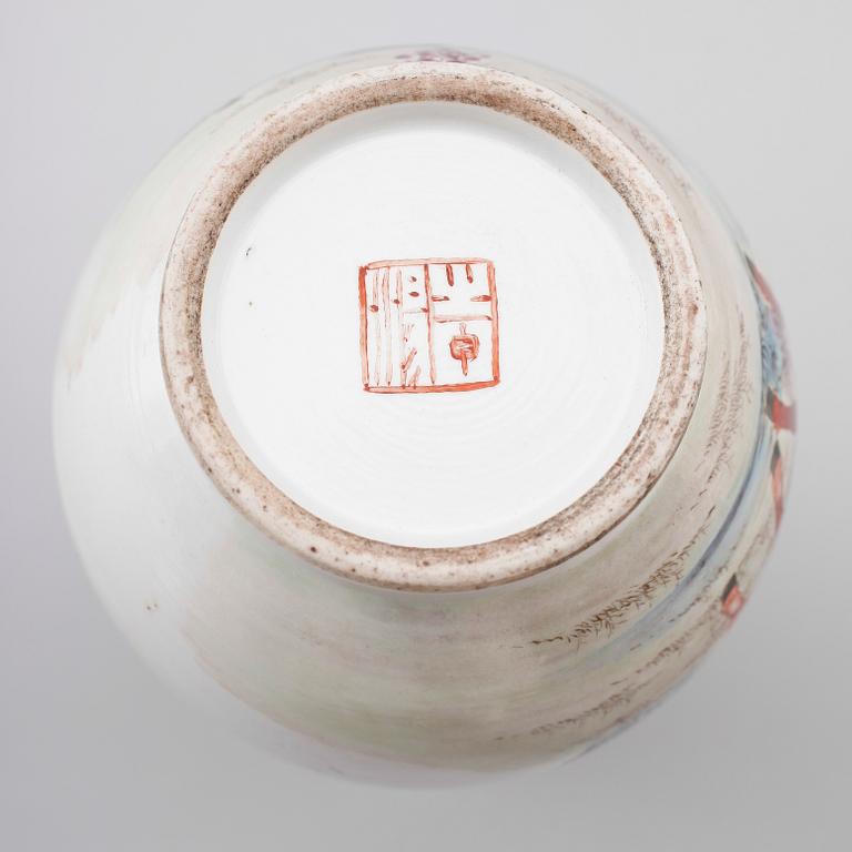 VAS, porslin, Kina, sannolikt 1900-tal.