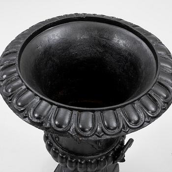 Garden urns, a pair, 20th century.