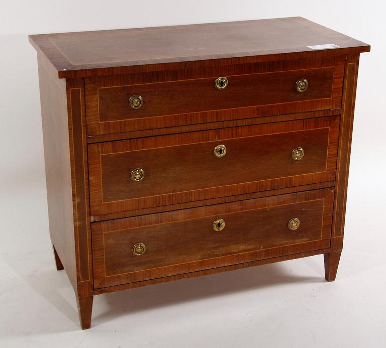 BYRÅ, sengustaviansk stil. 1900-tal.