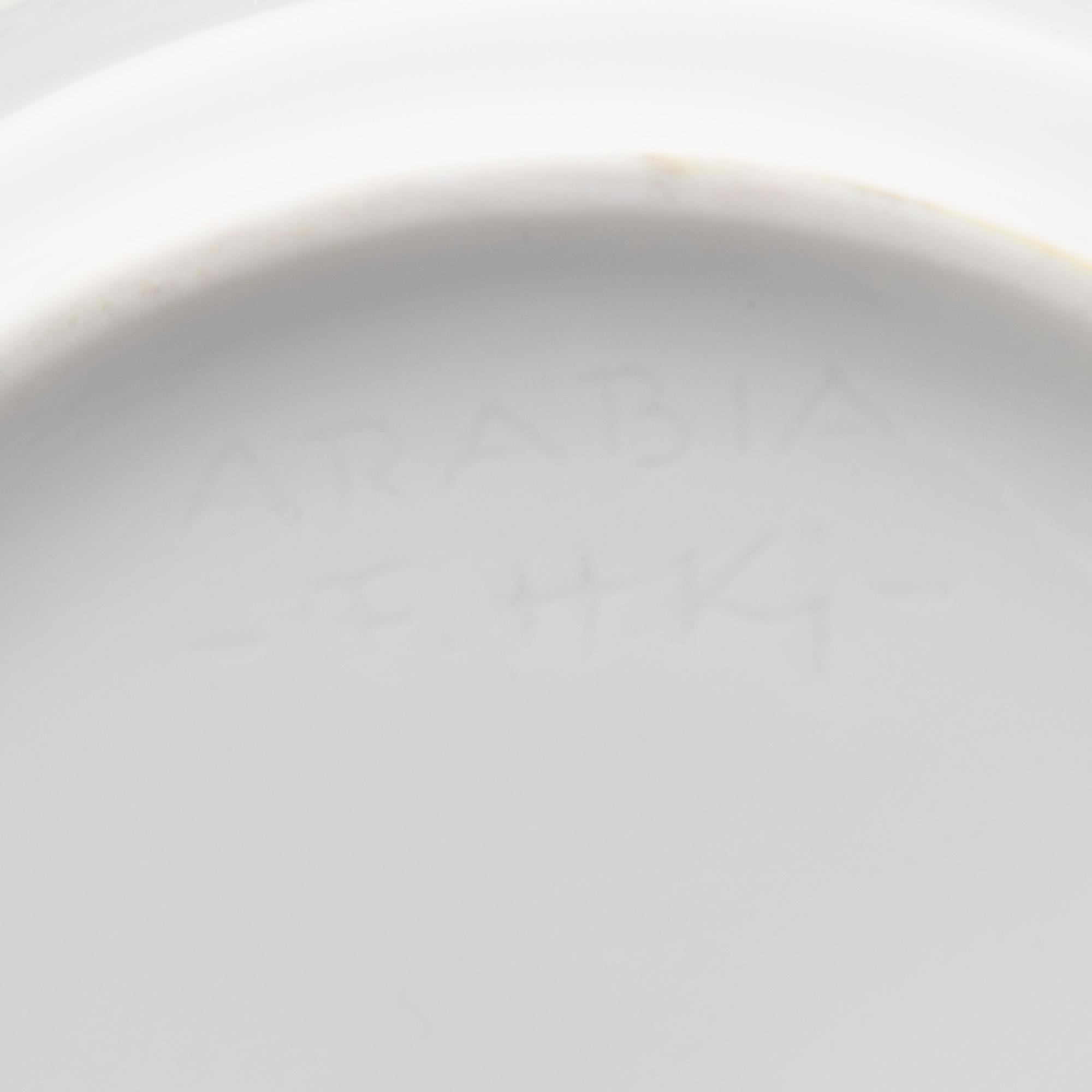 FRIEDL HOLZER-KJELLBERG, ASTIASTO, 34 osaa, "Helmi", riisiposliinia, signeeratut F.H.Kj. Arabia Finland.