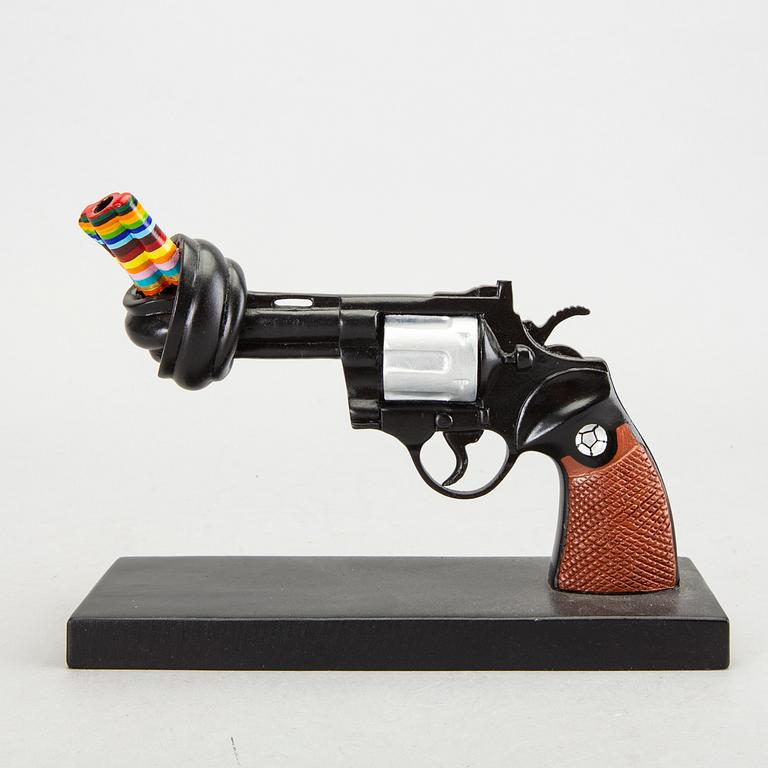 Carl Fredrik Reuterswärd, Non-Violence Project Foundation skulptur 2012.