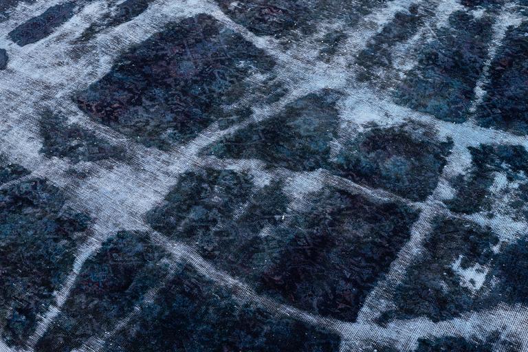 A Vintage Design carpet, approx. 306 x 229 cm, contemporary.