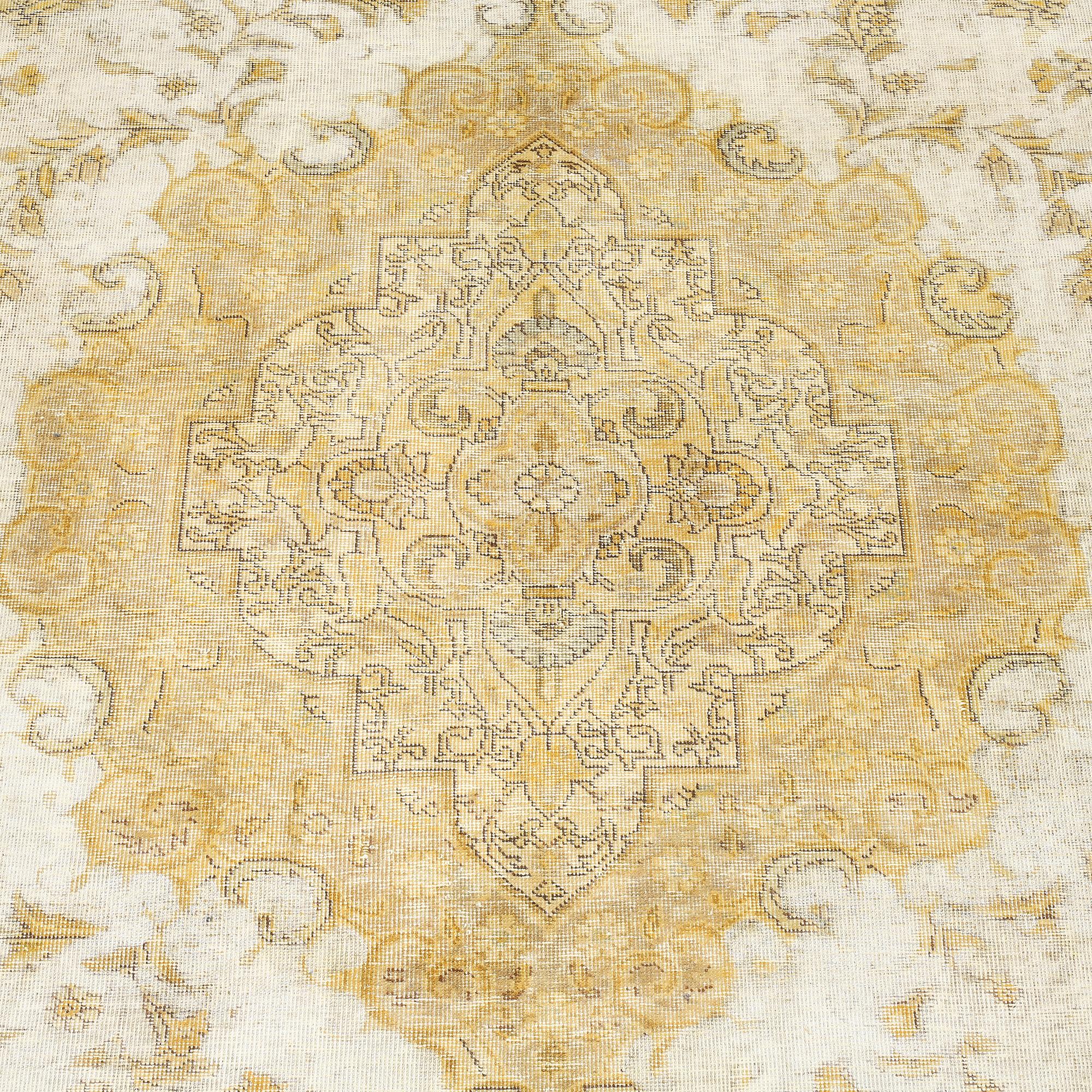 MATTA, orientalisk, ca 366 x 281 cm.