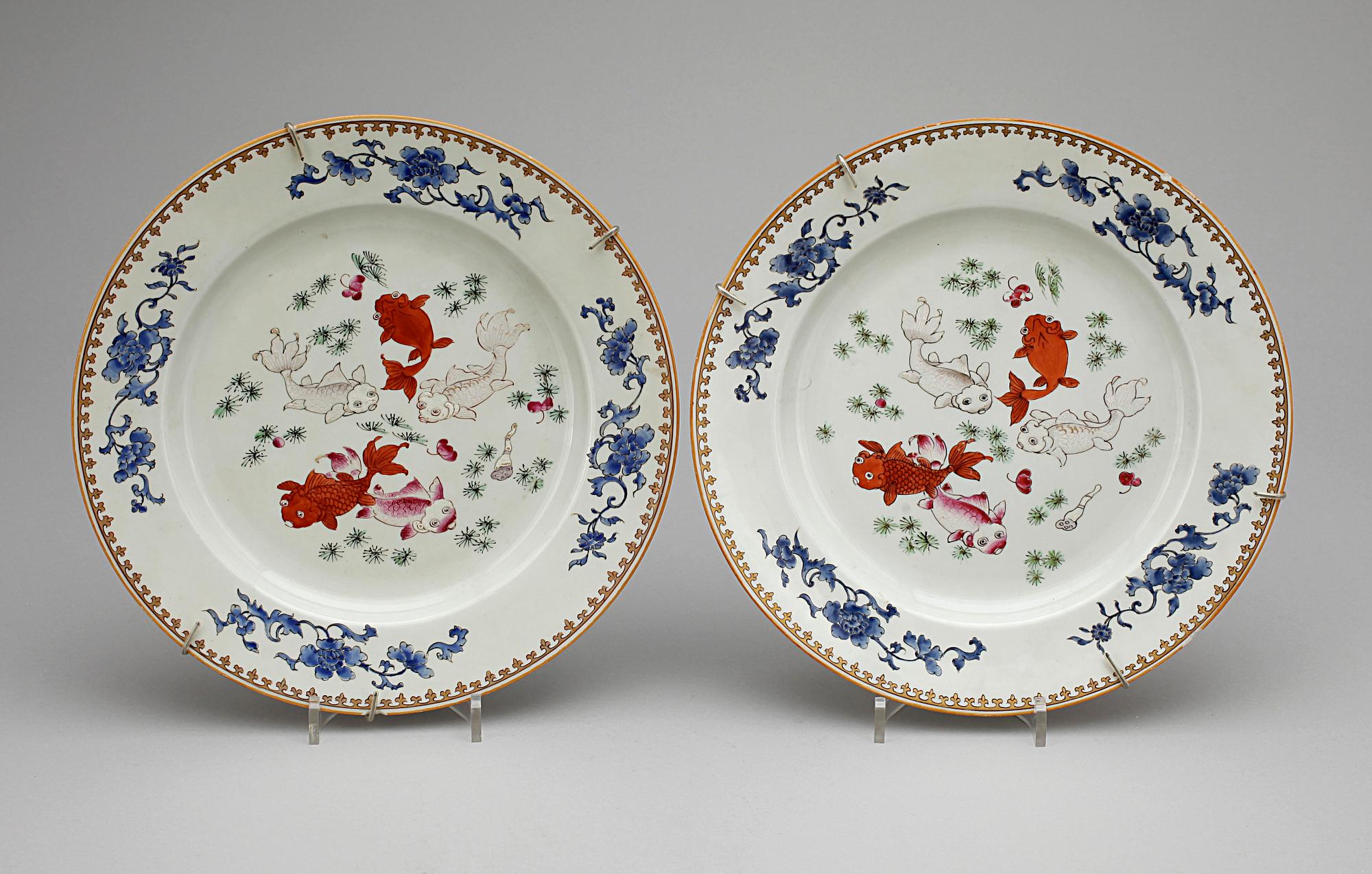 TALLRIKAR, ett par, porslin. Qing dynastin, Qianlong (1735-1796).