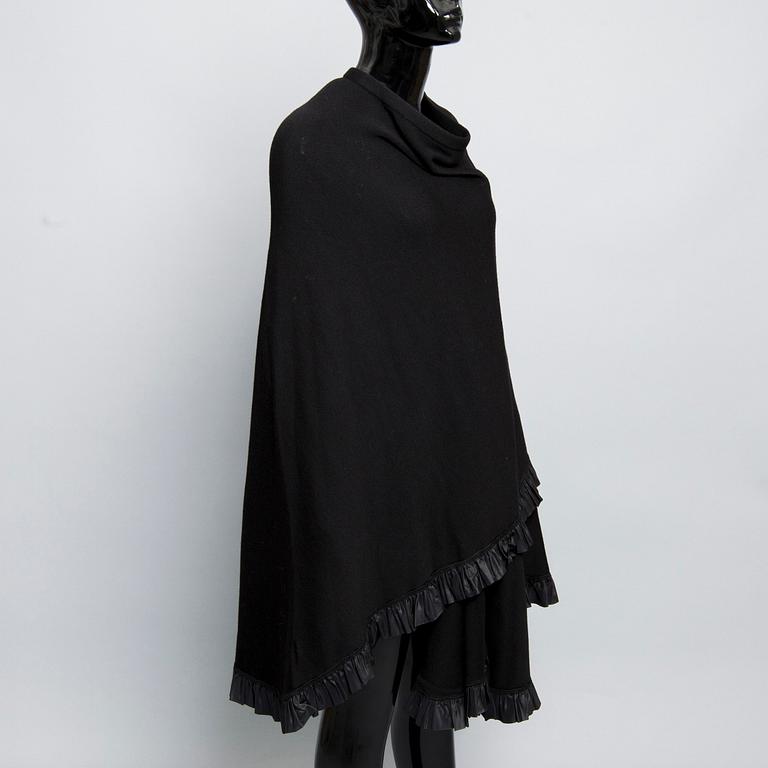 CAPE, Yves Saint Laurent.