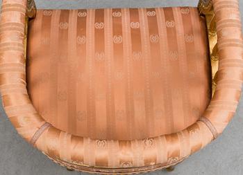 An early 20th century arm chair.