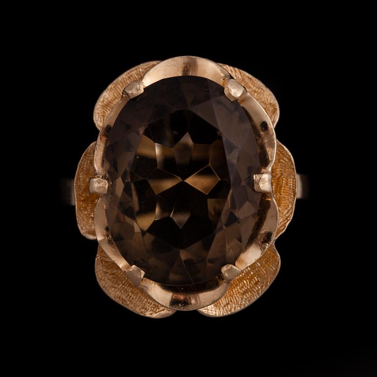 RING, 14K guld, rökkvarts. "Romany", eventuellt USA. Vikt ca 6,7 g.