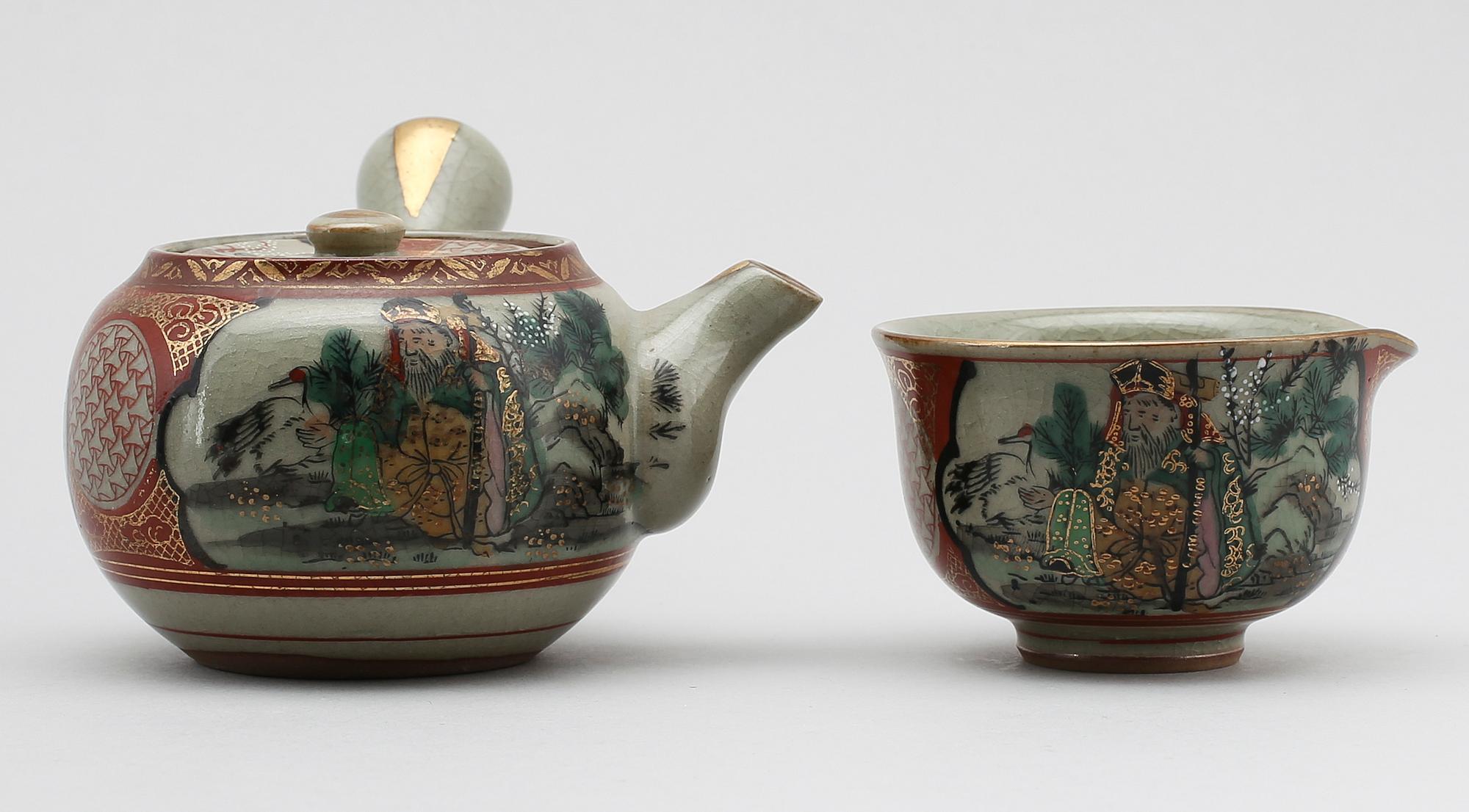 TE/SAKESERVIS, 7 delar, porslin, Japan, 1900-tal.