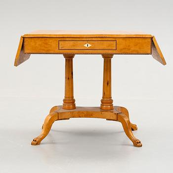 SALONGSBORD, Karl Johan, 1800-talets första hälft.
