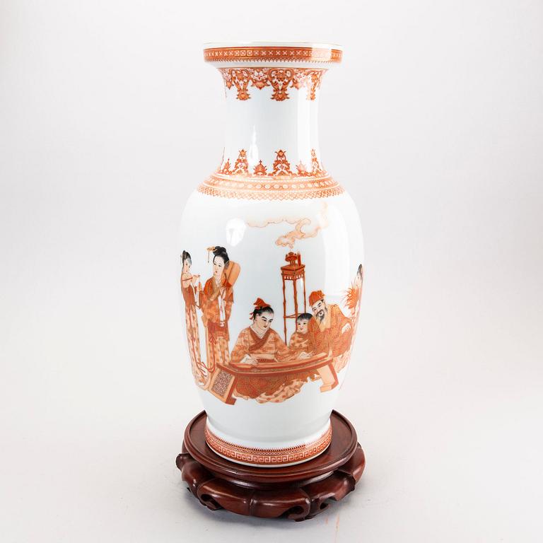 A Chinese porcelain vase  1960/70s.