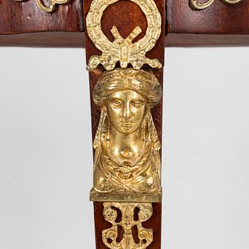 Salongbord, empirestil, 1900-talets första hälft.