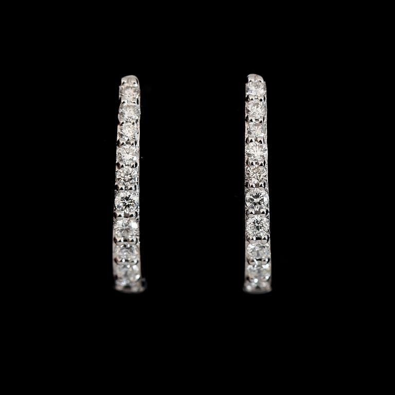 ÖRHÄNGEN, 1 par, 18K vitguld, diamanter tot ca 0.15 ct.
