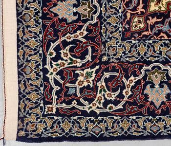 Matta, semiantik Isfahan, signerad Hekmat Nejad, ca 224 x 151 cm (samt 1 respektive 4 cm slätväv på vardera sida).