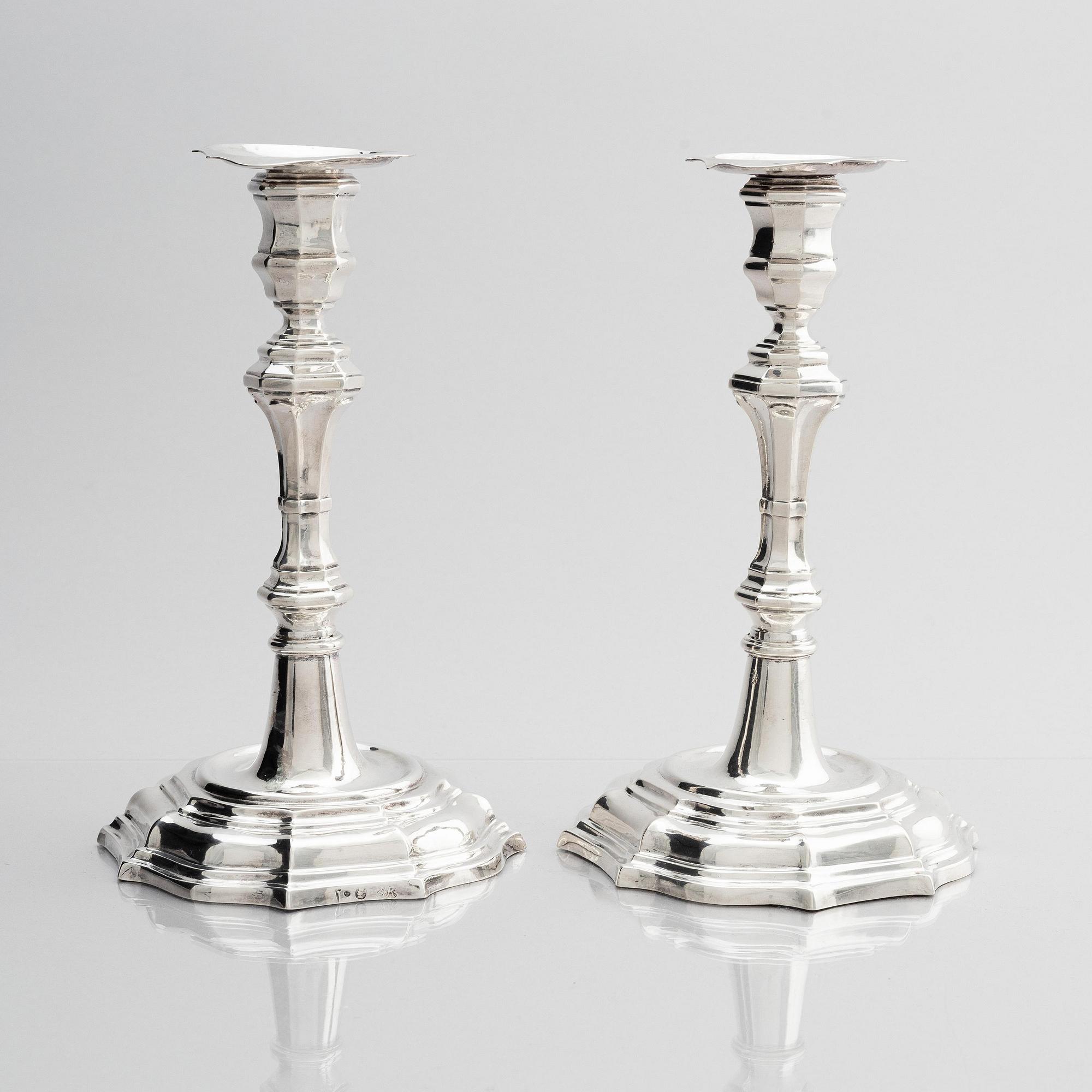 Jonas Thomasson Ronander, ljusstakar, ett par, silver, Stockholm 1754. Senbarock.