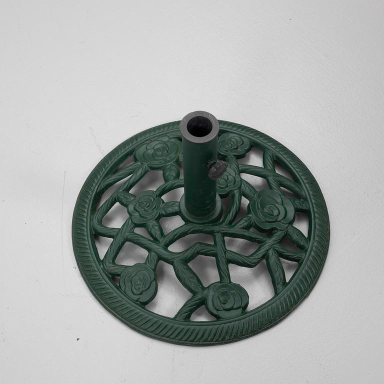 Garden group, 3 pieces, 20th century.