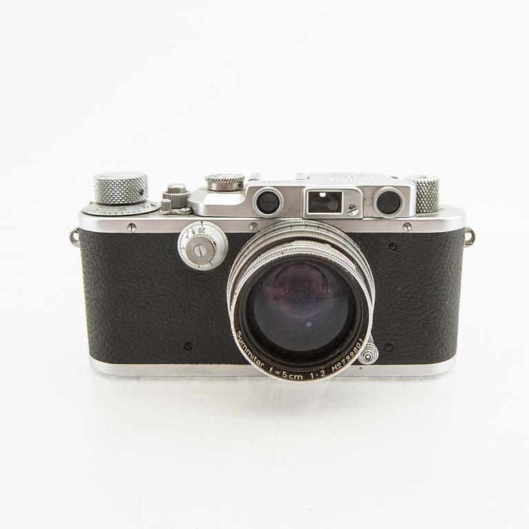 Kameror 2 st samt tillbehör Leica.