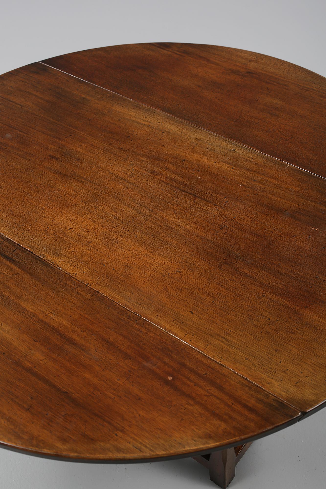 SOFFBORD, mahogny, 1900-talets andra hälft.