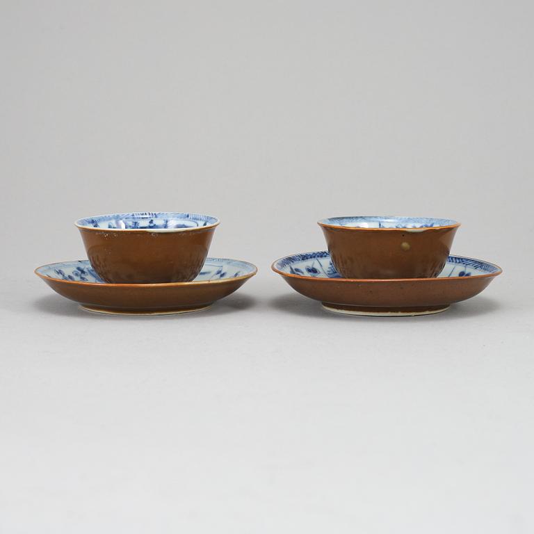 A pair of blue and white cups, Qing dynasty, 18th Century.